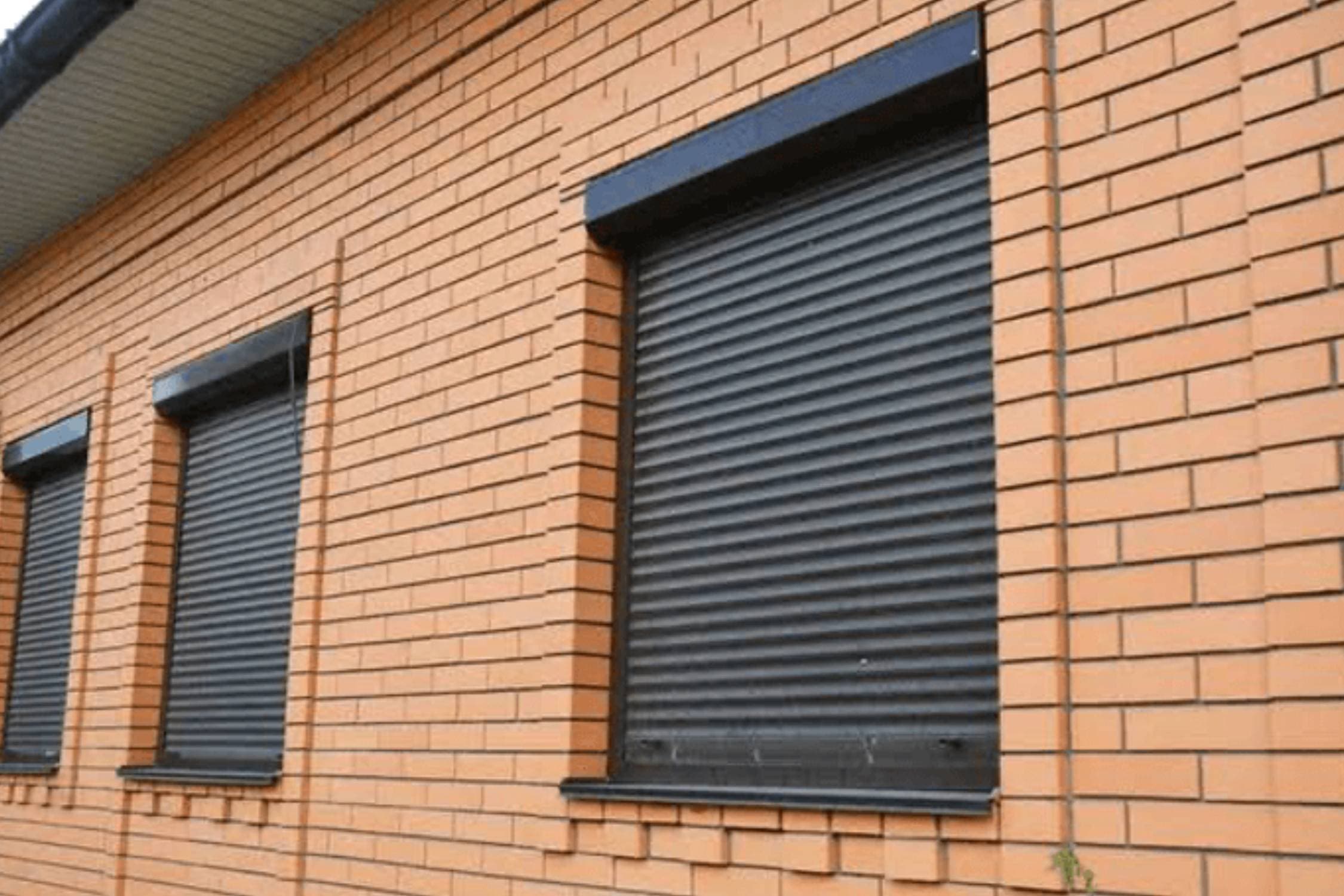 Roller Shutters vs. Traditional Window Settings