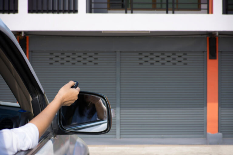 Woman,In,Car,,Hand,Holding,And,Using,Remote,Control,To
